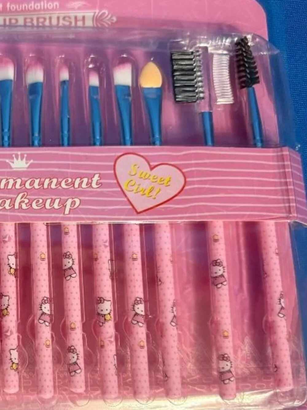 NEW ( HELLO KITTY ) 12 PIECE MAKEUP COSMETIC BRUSH & COMB SET PERFECT FOUNDATION